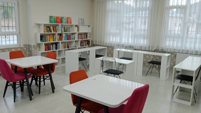 TÜSİAD Yönetim Kurulu Başkanı Turan, Keban ilçesinde kütüphane kurdu