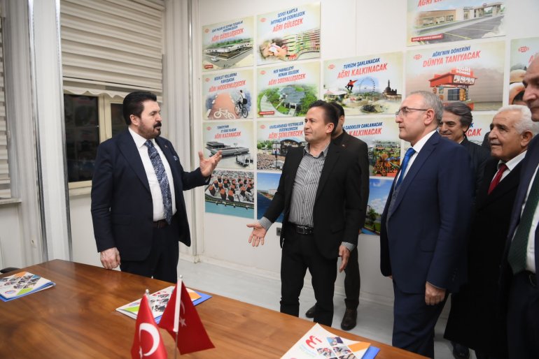 Tuzla Belediye Başkanı Yazıcı, Ağrı Valisi Varol ve Belediye Başkanı Sayan