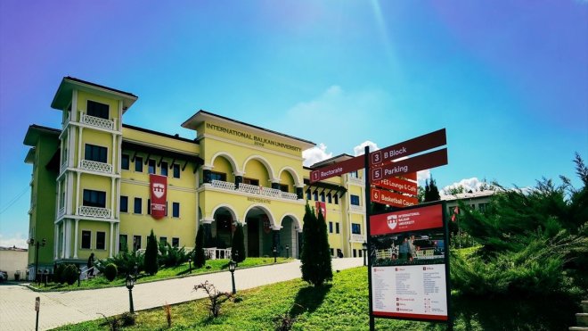 Uluslararası Balkan Üniversitesi akademik başarısını artırıyor