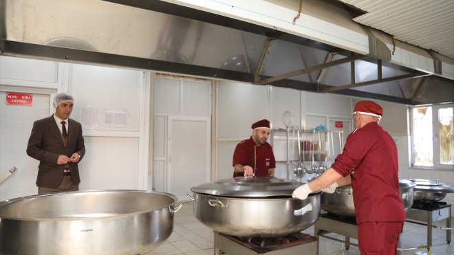 Başkale'de 214 kişiye günlük yemek desteği sağlanıyor