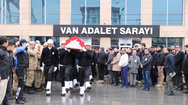 Van'da kanser tedavisi gören cumhuriyet savcısı hayatını kaybetti