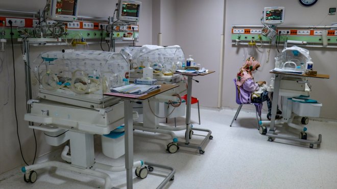 Prematüre üçüzler 3 aylık hayat mücadelesini kazandı