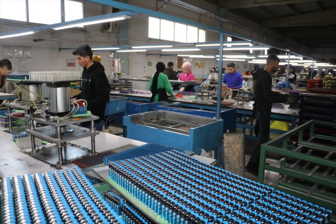 yapıyor iş ülkeye kişiye kapısı - olan AĞRI fabrikası iki 250 çakmak ihracat 5