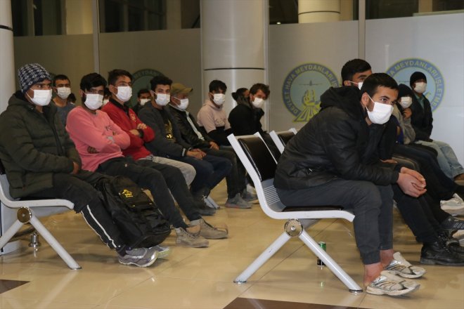 göçmen düzensiz Afganistan