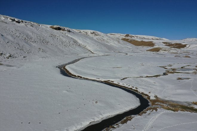Ağrı'da karla kaplanan menderesler her mevsim farklı güzellikler yansıtıyor
