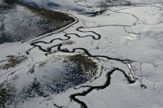 mevsim farklı yansıtıyor karla kaplanan menderesler her Ağrı