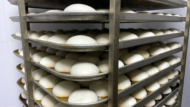 Ardahan'da liseliler, taşımalı ve pansiyonlu okullardaki öğrencilerin ekmeğini üretiyor