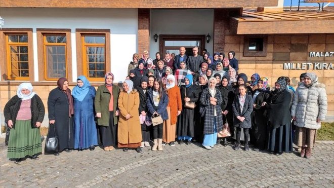 Belediye Başkanı Cengiz Altın, usta öğretici ve kursiyerlerle bir araya geldi