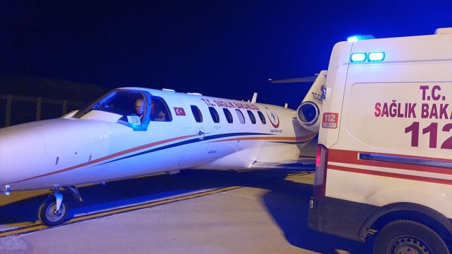 Ambulans uçak, körlük riski bulunan çocuk için havalandı