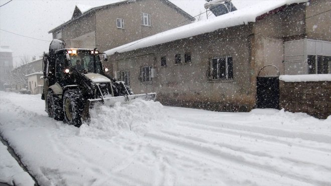 Tatvan'da karla mücadele çalışması başlatıldı