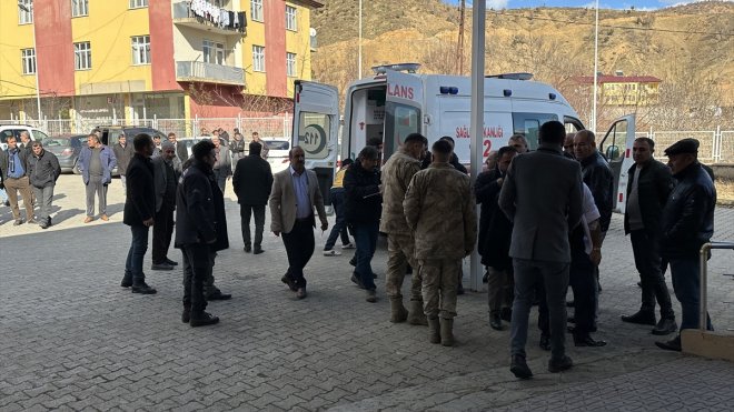 Bitlis'te kamyonetin şarampole devrilmesi sonucu 9 kişi yaralandı