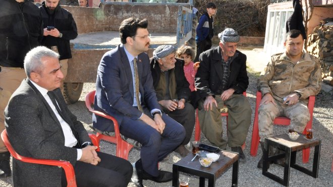 Çukurca Kaymakamı Hasan Kurt köy yaşam merkezini ziyaret etti