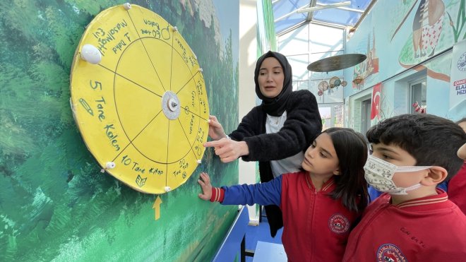 Elazığ'da çocuklar "Masalmatikevi"nde masal ve oyunla matematik öğreniyor