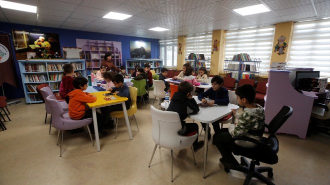 Elazığ'da öğrenciler kış okullarında eğlenerek öğreniyor