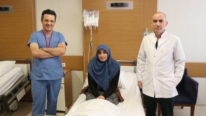 Elazığ'da yemek borusunda tümör tespit edilen kadın kapalı yöntemle tedavi edildi