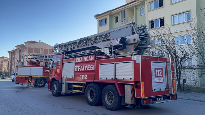 Erzincan'daki yangında dumandan etkilenen 4 kişi tedavi altına alındı