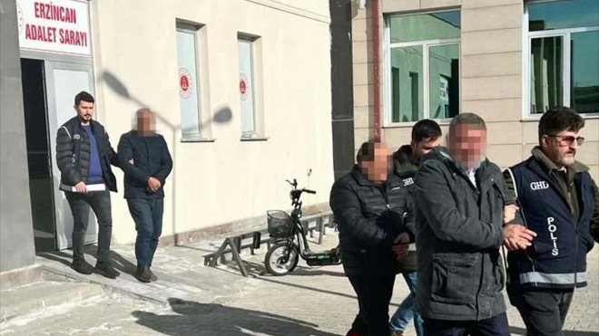 Erzincan'da yolcu otobüsünde 7 düzensiz göçmen yakalandı