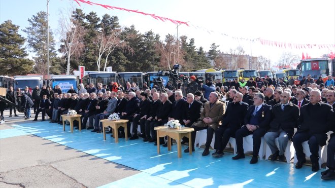 Erzurum Büyükşehir Belediyesi filosuna kattığı 233 milyon liralık 87 aracı tanıttı