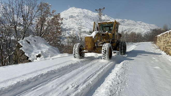 Hakkari'de 49 yerleşim birimine ulaşım sağlanamıyor