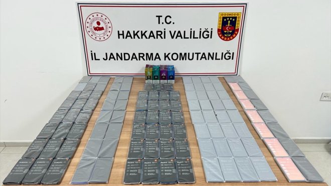 Hakkari'de 115 kaçak cep telefonu ele geçirildi