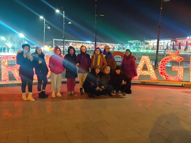 Hakkari'de bir grup kadın 'kar festivali' için Ağrı'ya gitti