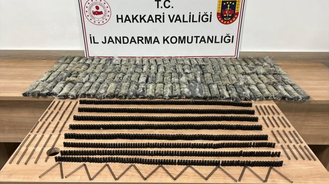 Hakkari'de çok sayıda tabanca parçası ele geçirildi