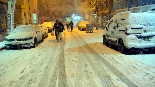 Van, Hakkari, Bitlis ve Muş'ta kar etkili oldu