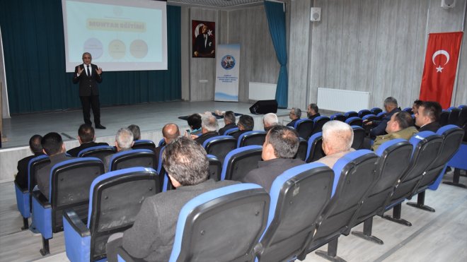 Hakkari'de muhtarlara Aile Okulu Projesi kapsamında eğitim verildi