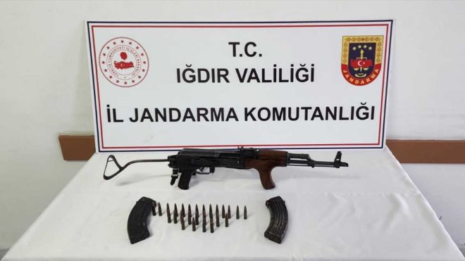 Iğdır'da aracında kalaşnikof ele geçirilen sürücü gözaltına alındı