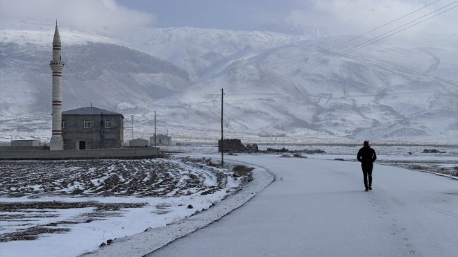 Iğdır'ın yüksek kesimlerinde kar etkili oluyor