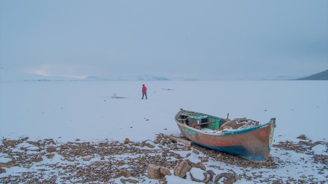 Kars'ın 2 bin 300 rakımdaki Aygır Gölü tamamen dondu