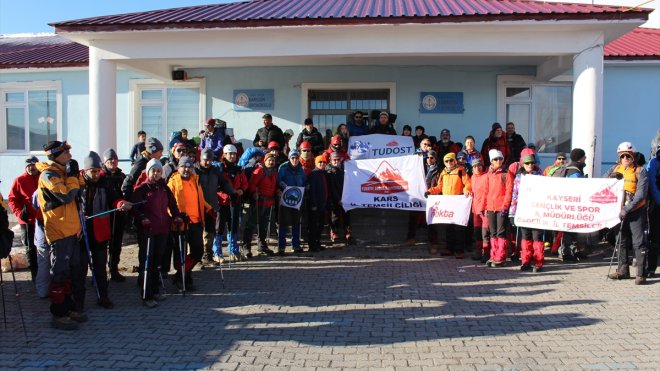 KARS - Sarıkamış Şehitleri anısına 63 dağcı Allahuekber Dağı