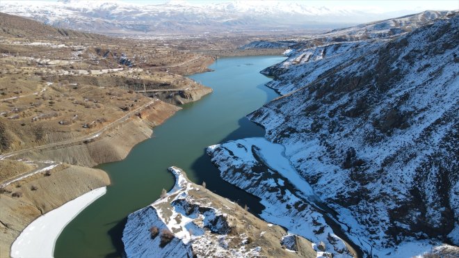 Kuraklık ve yağış azlığının etkisiyle Göyne Barajı'nın su seviyesi düştü