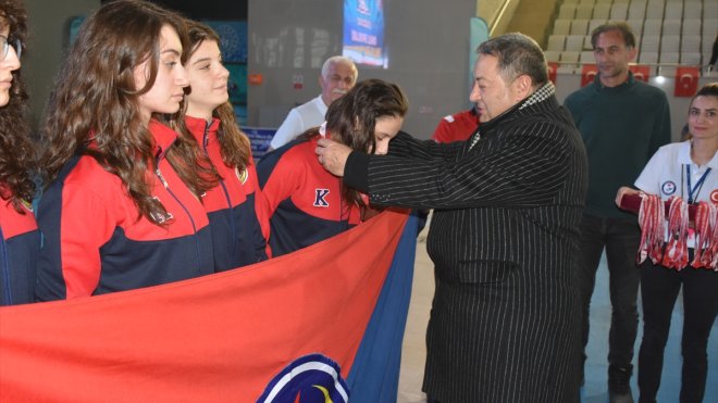 MALATYA - Okullar Arası Gençler Yüzme Grup Yarışması başladı1