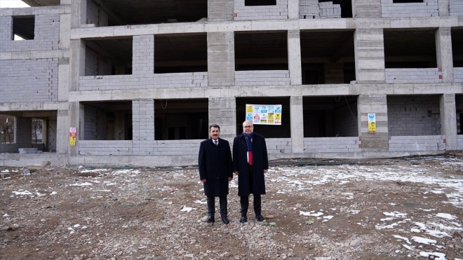 Muş Valisi İlker Gündüzöz, "Sporcu Kamp Eğitim Merkezi" inşaatını inceledi