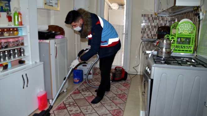 Muş'ta Vefa ekibi her ay 400 hasta ve engellinin evini temizliyor