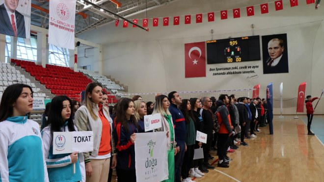 Okul sporları voleybol müsabakaları Erzincan'da başladı