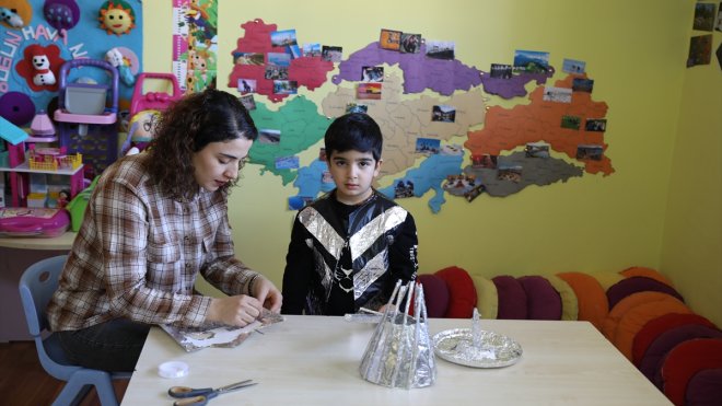 Van'da anaokulu öğrencilerinden "Geri Dönüşüm Defilesi"