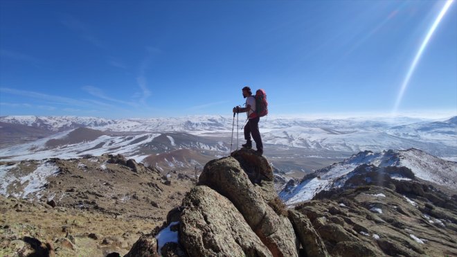 Van'da dağcılar 2 bin 733 rakımlı Alikelle Dağı'na tırmandı