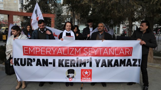 Van'da, İsveç'te Kur'an-ı Kerim'in yakılması protesto edildi
