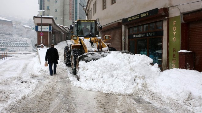 Van ve Bitlis'te karla mücadele çalışmaları sürüyor