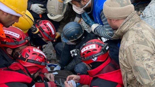 Adıyaman'da depremden 127 saat sonra bir kişi enkazdan kurtarıldı