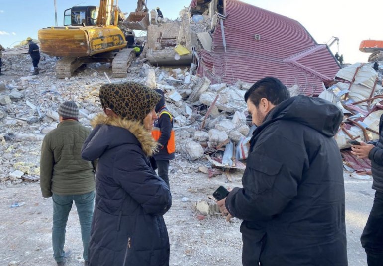 Ağrı Belediye Başkanı Sayan deprem bölgesinde5