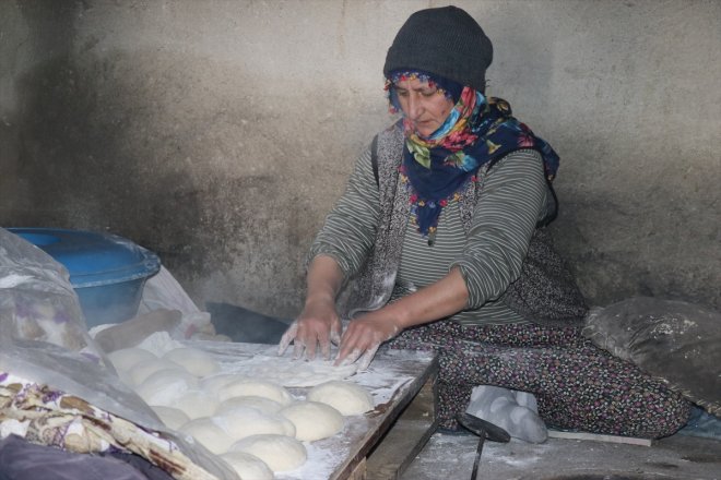 kadınlar pişiriyor Ağrı