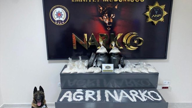 Ağrı'da hassas burunlu "Pars"ın tepki verdiği tüpte uyuşturucu yakalandı