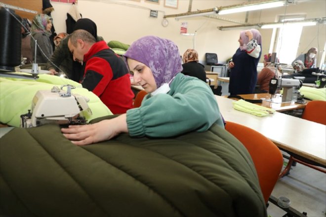 uyku mesaisinde Ağrılı tulumu depremzedeler kadınlar için 4
