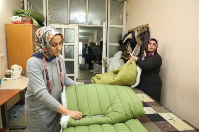 kadınlar için tulumu uyku Ağrılı mesaisinde depremzedeler 6