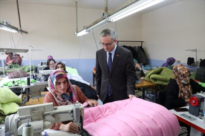 mesaisinde uyku için tulumu kadınlar depremzedeler Ağrılı 9