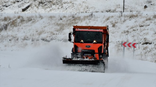 Erzurum, Ardahan ve Kars'ta 17 köy yolu ulaşıma kapandı