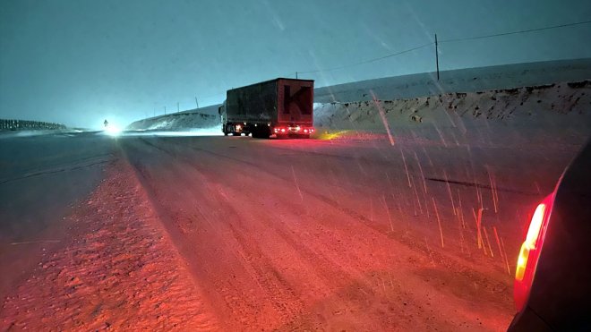 Ardahan'da kar ve tipi ulaşımı aksatıyor